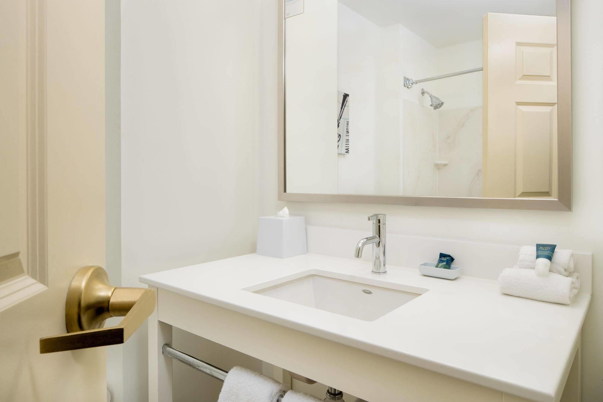 Four Points by Sheraton Louisville Airport Extérieur photo